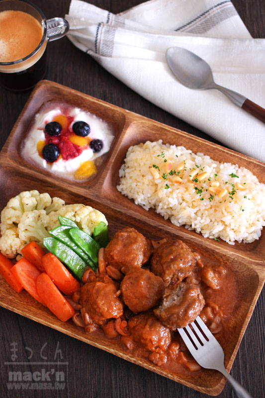 午餐食譜,絞肉食譜-紅酒蘑菇燉漢堡Lunch Plate