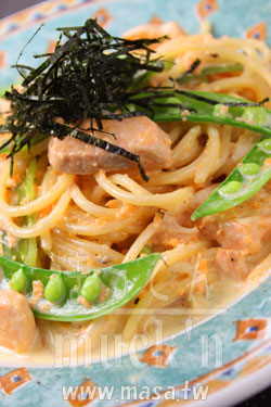 義大利麵食譜-鮭魚&Tobiko 義大利麵with Alfredo sauce /奶醬